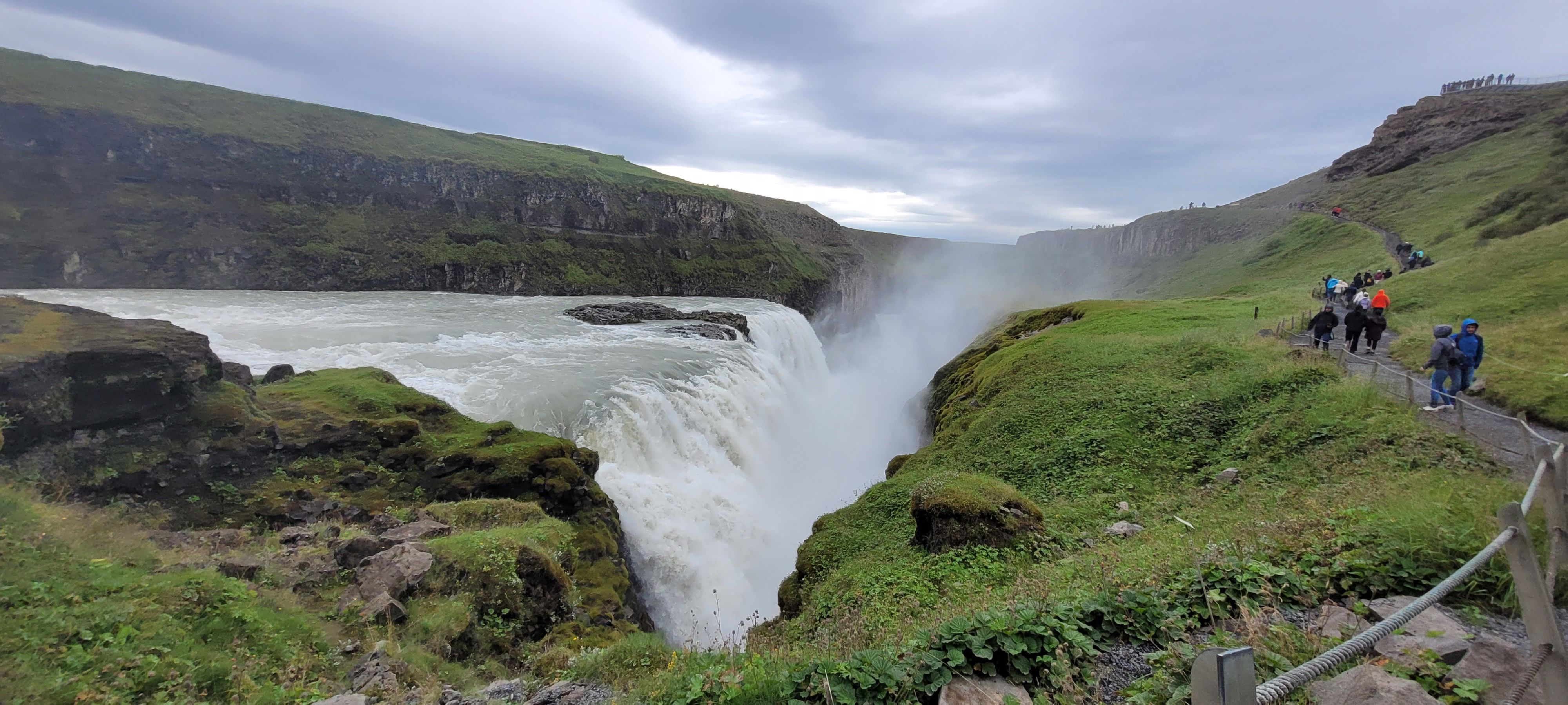 Islandia wakacje co zobaczyć? Złoty Wodospad Gullfoss